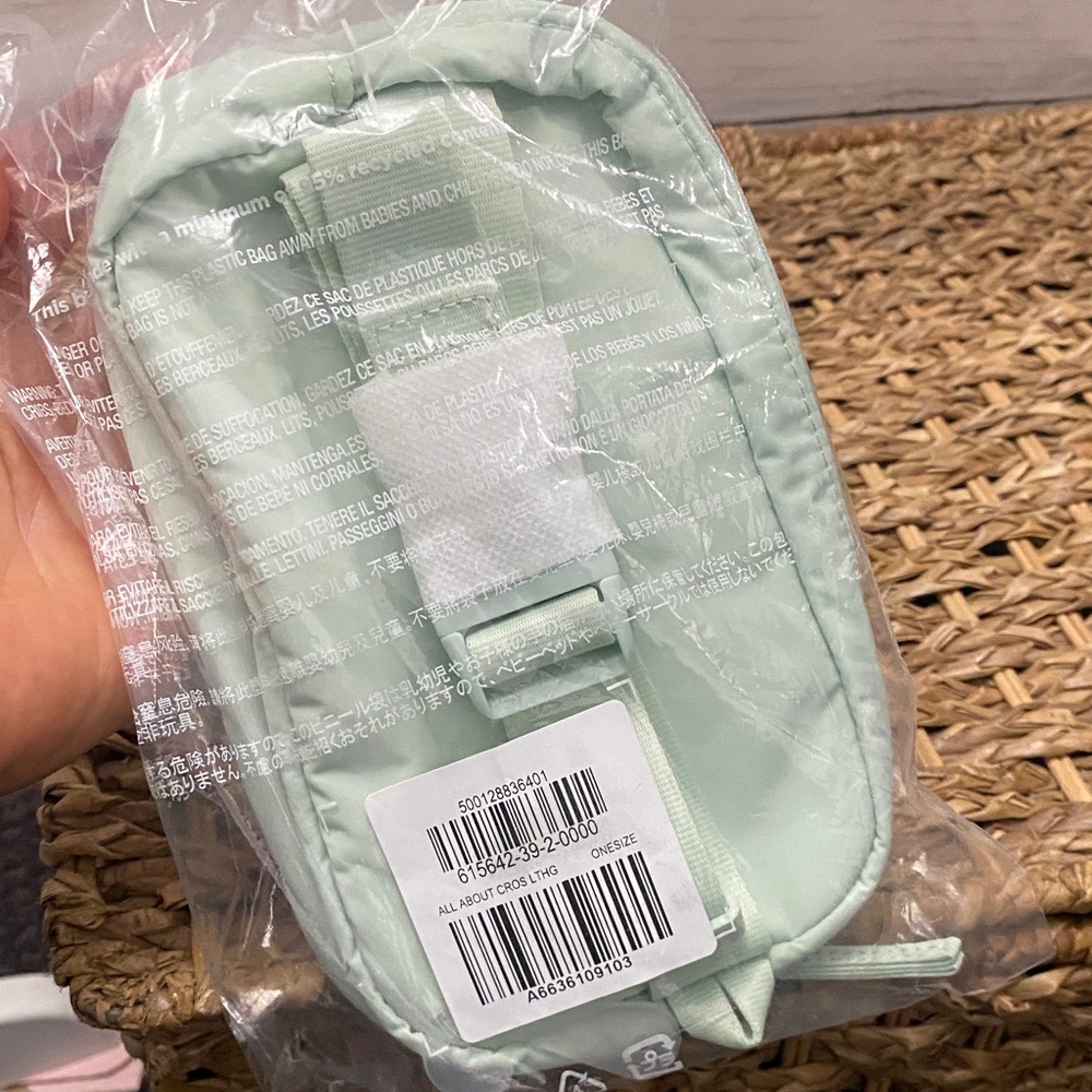 Athleta Mint Green Crossbody Bag NWT‎ - Picture 3 of 6